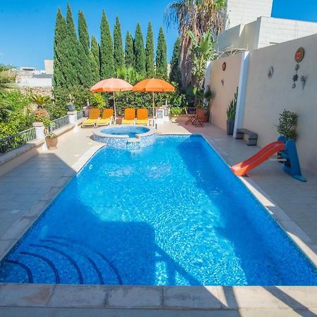 Central Villa Flatlet With Pool - Free Parking And Wifi Lija Exterior photo