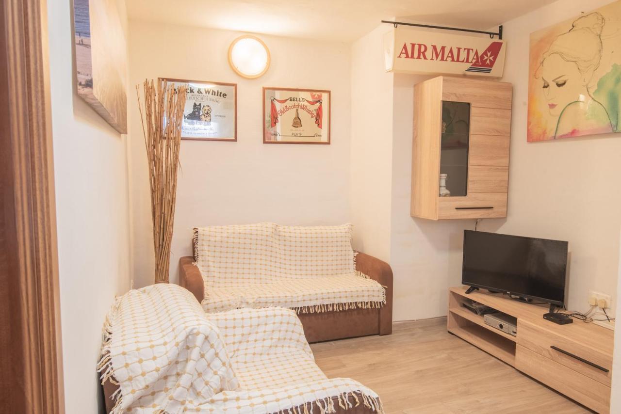 Central Villa Flatlet With Pool - Free Parking And Wifi Lija Exterior photo