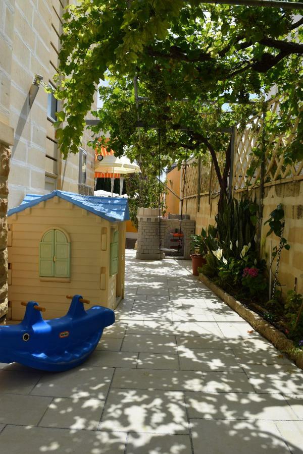 Central Villa Flatlet With Pool - Free Parking And Wifi Lija Exterior photo